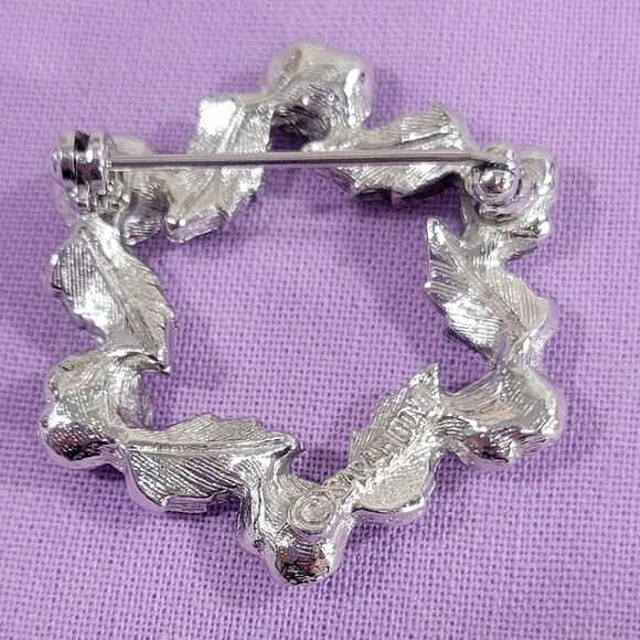 Sarah Coventry Vintage Wreath Roses and Leaves Brooch - Picture 4 of 5